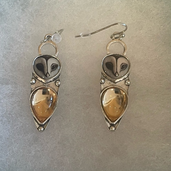 Dangle Owl Fishhook Back Earrings/New - Picture 3 of 3